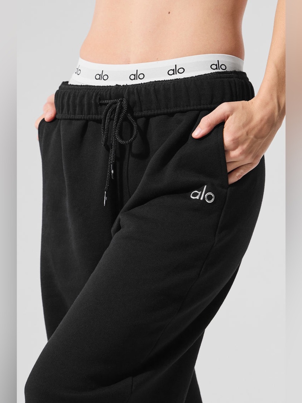 Alo Yoga Accolade Sweatpants in Black